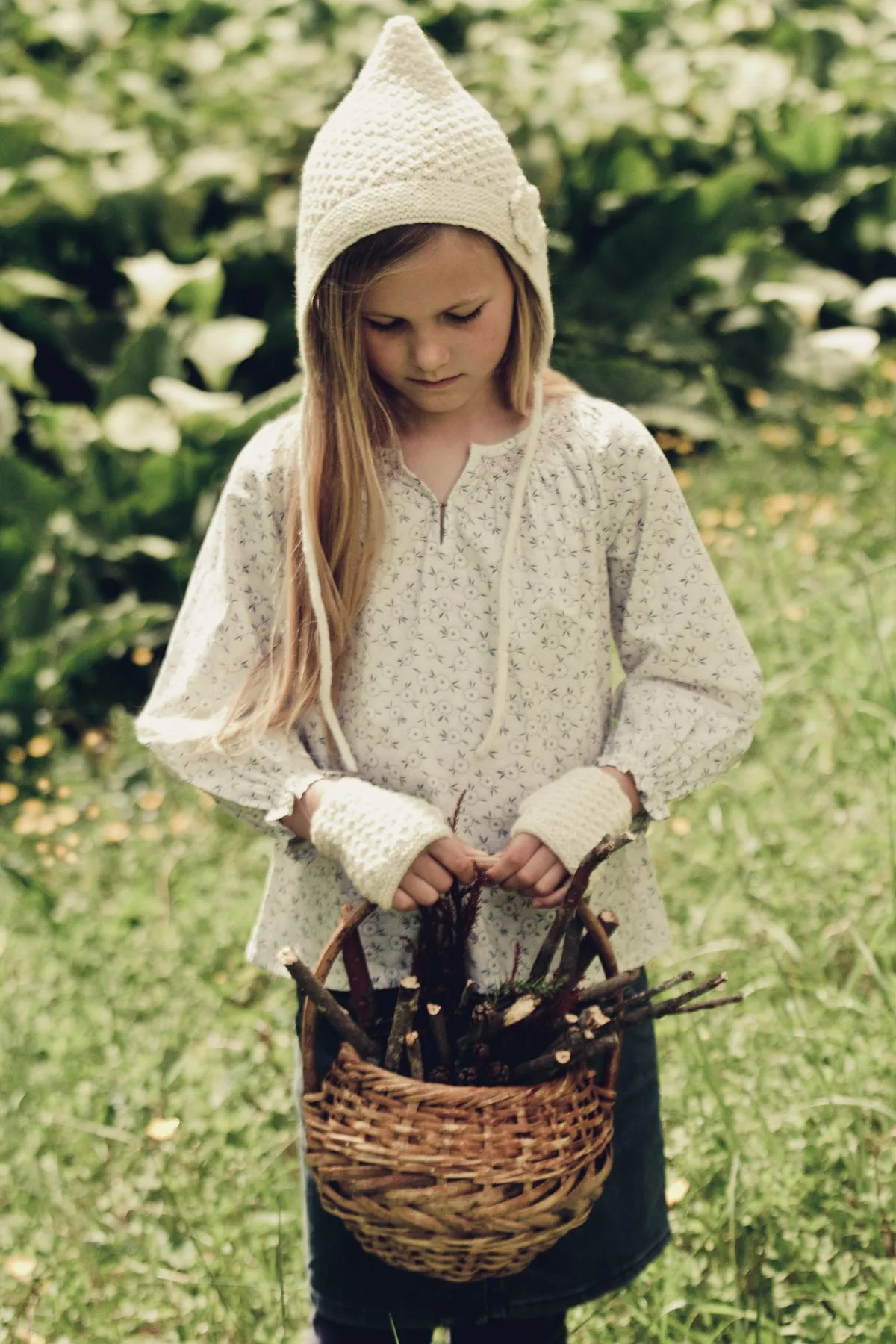 Beatrice Pixie Hat and Mitts