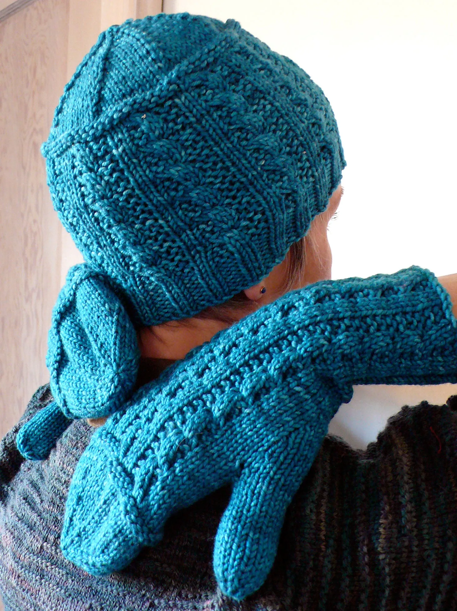 Cornrows Mittens and Hat <br/><small>knitting pattern</small>