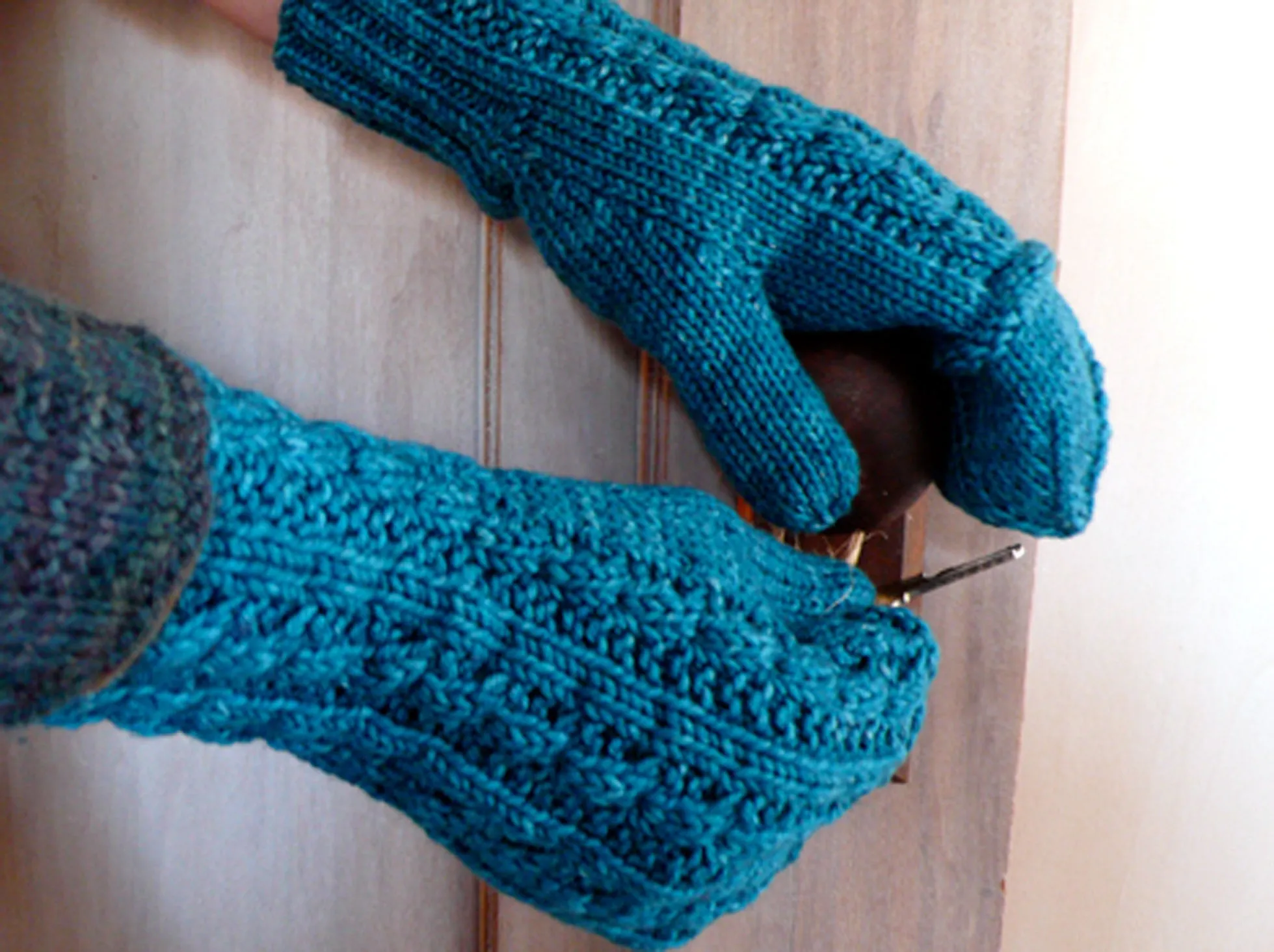 Cornrows Mittens and Hat <br/><small>knitting pattern</small>