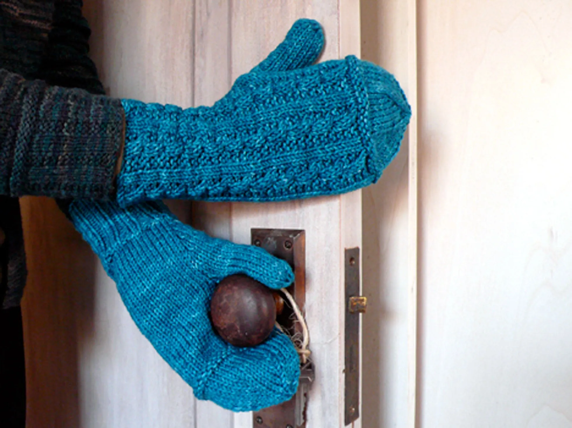 Cornrows Mittens and Hat <br/><small>knitting pattern</small>