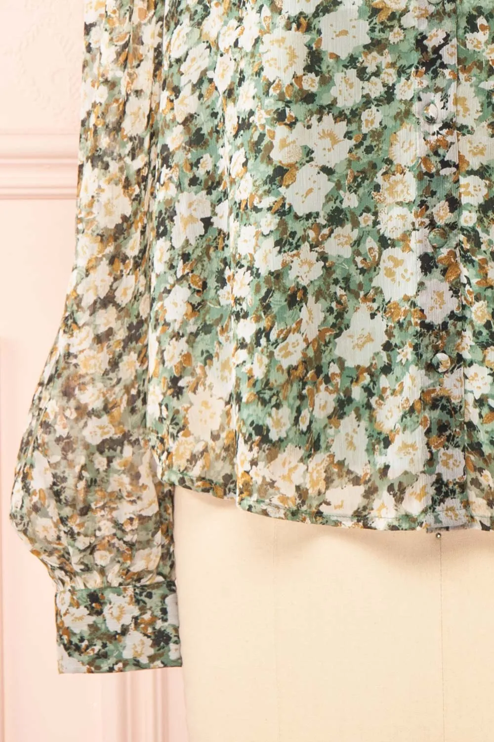 Kabeiride | Floral Blouse w/ Ruffled Collar