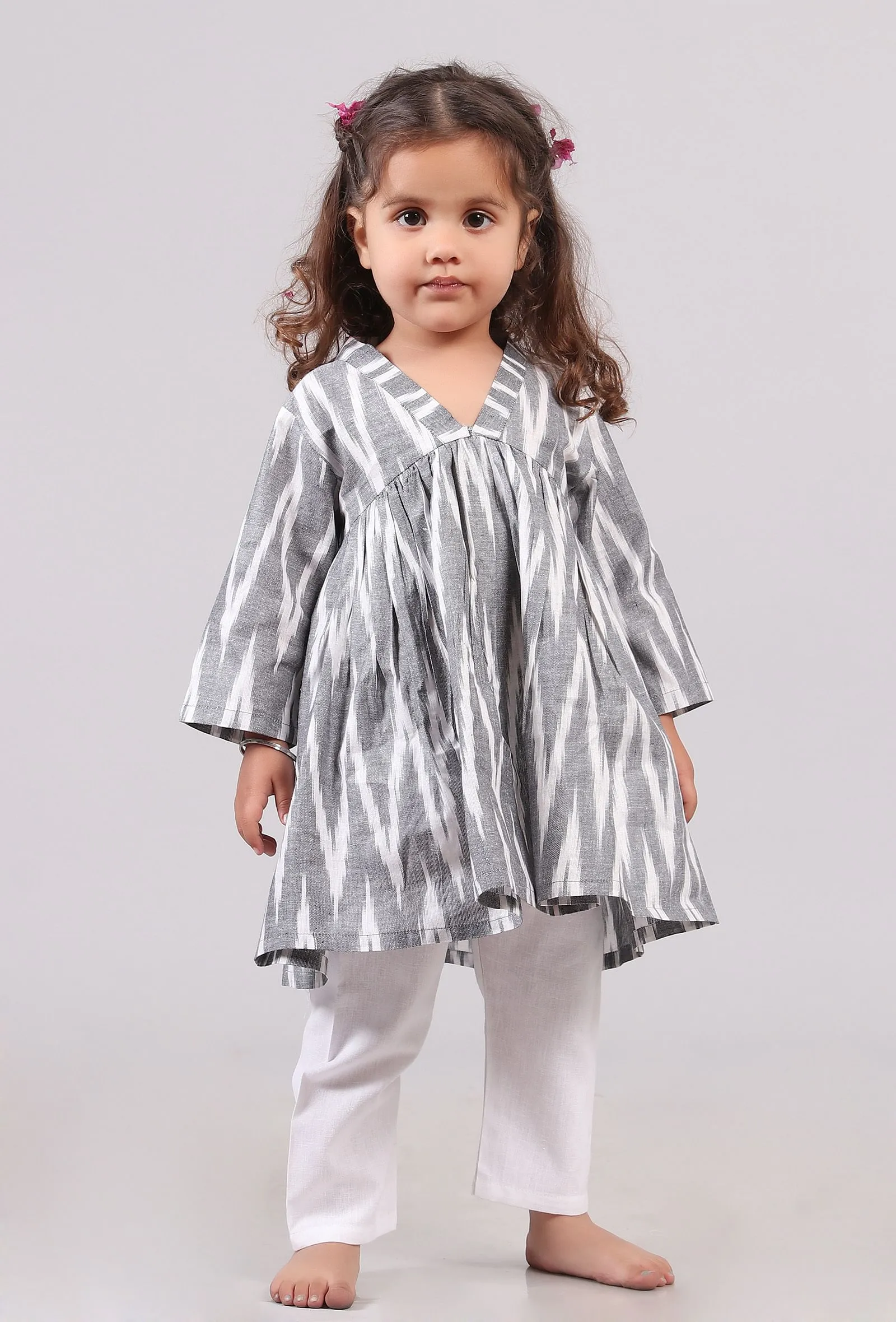 Set of 2: Grey and White Ikat Flared Gathered Kurta with Pants