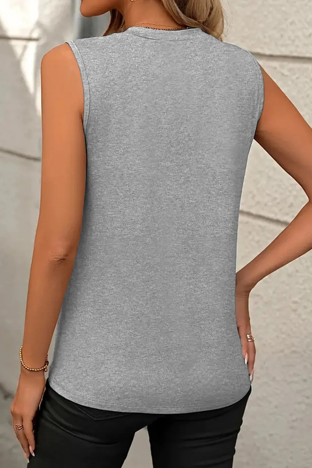 Solid Color Crew Neck Pleated Sleeveless Top – Keep It Simple, Keep It Sexy 💖