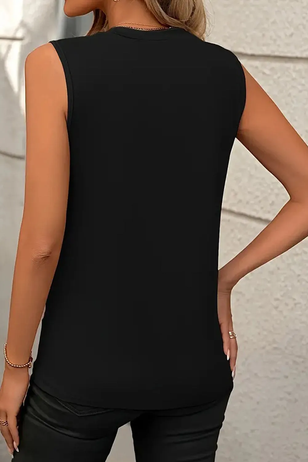 Solid Color Crew Neck Pleated Sleeveless Top – Keep It Simple, Keep It Sexy 💖