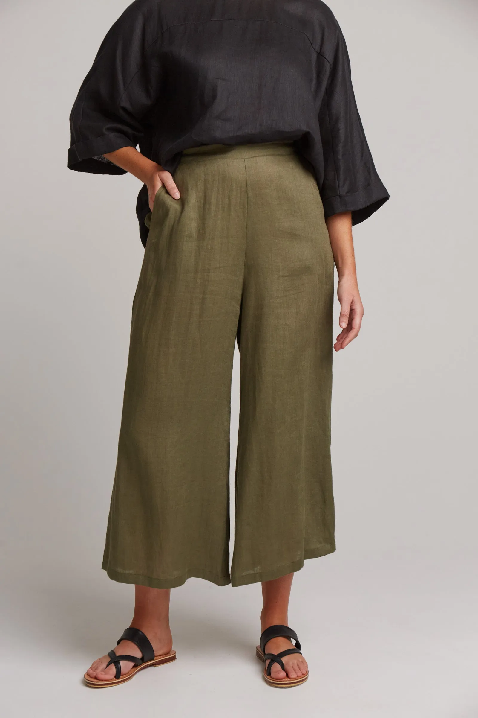 Studio Crop Pant - Khaki