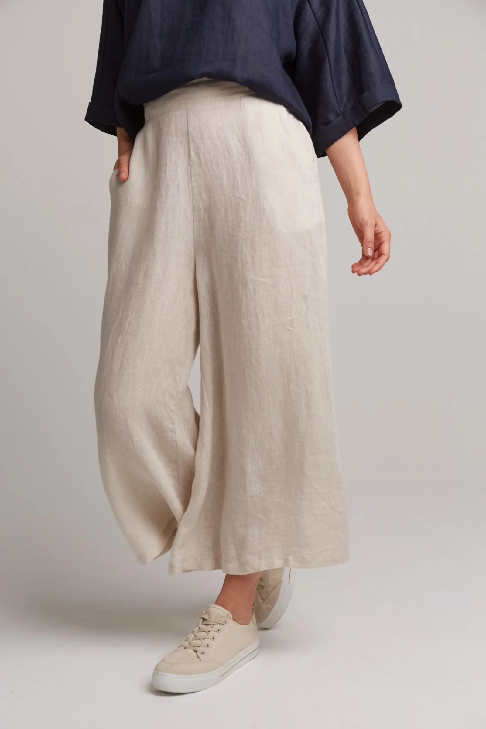 Studio Crop Pant - Tusk